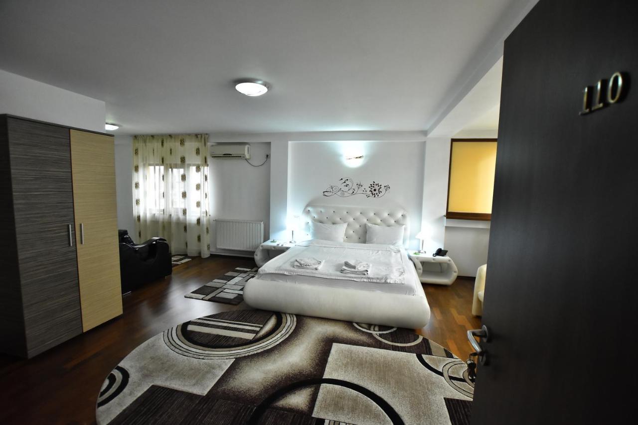 Hotel Euphoria Craiova Exteriör bild