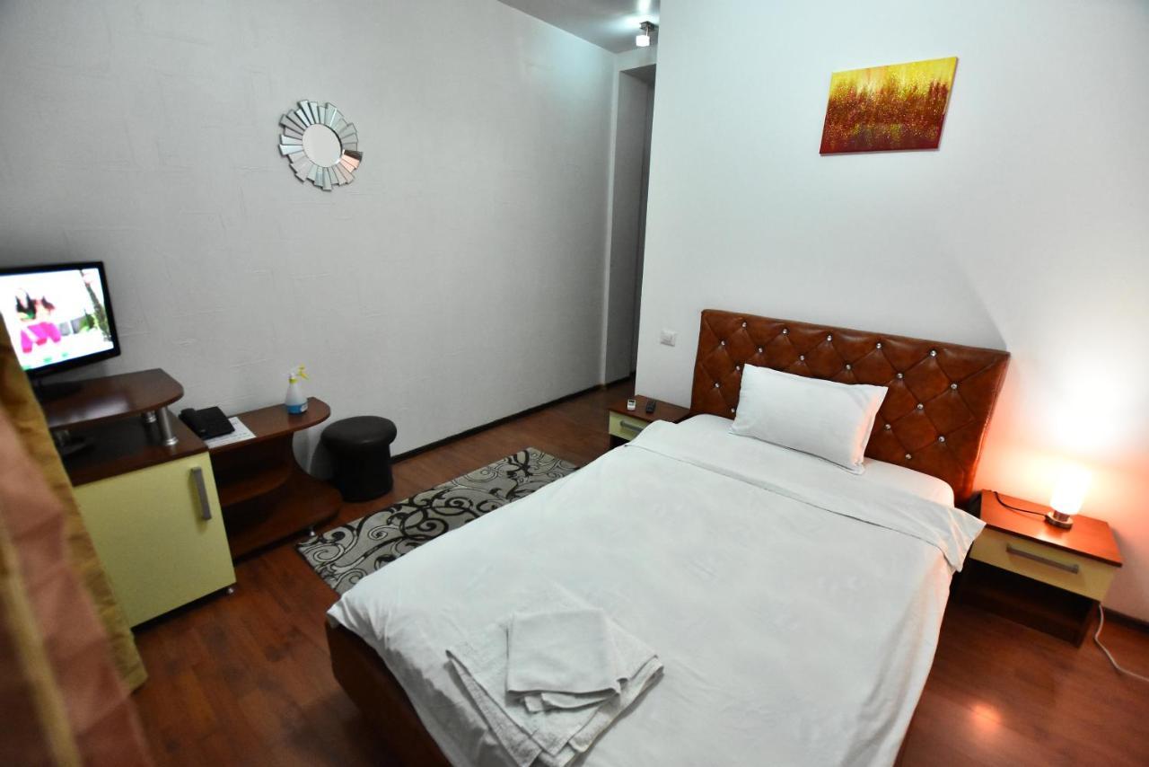 Hotel Euphoria Craiova Exteriör bild