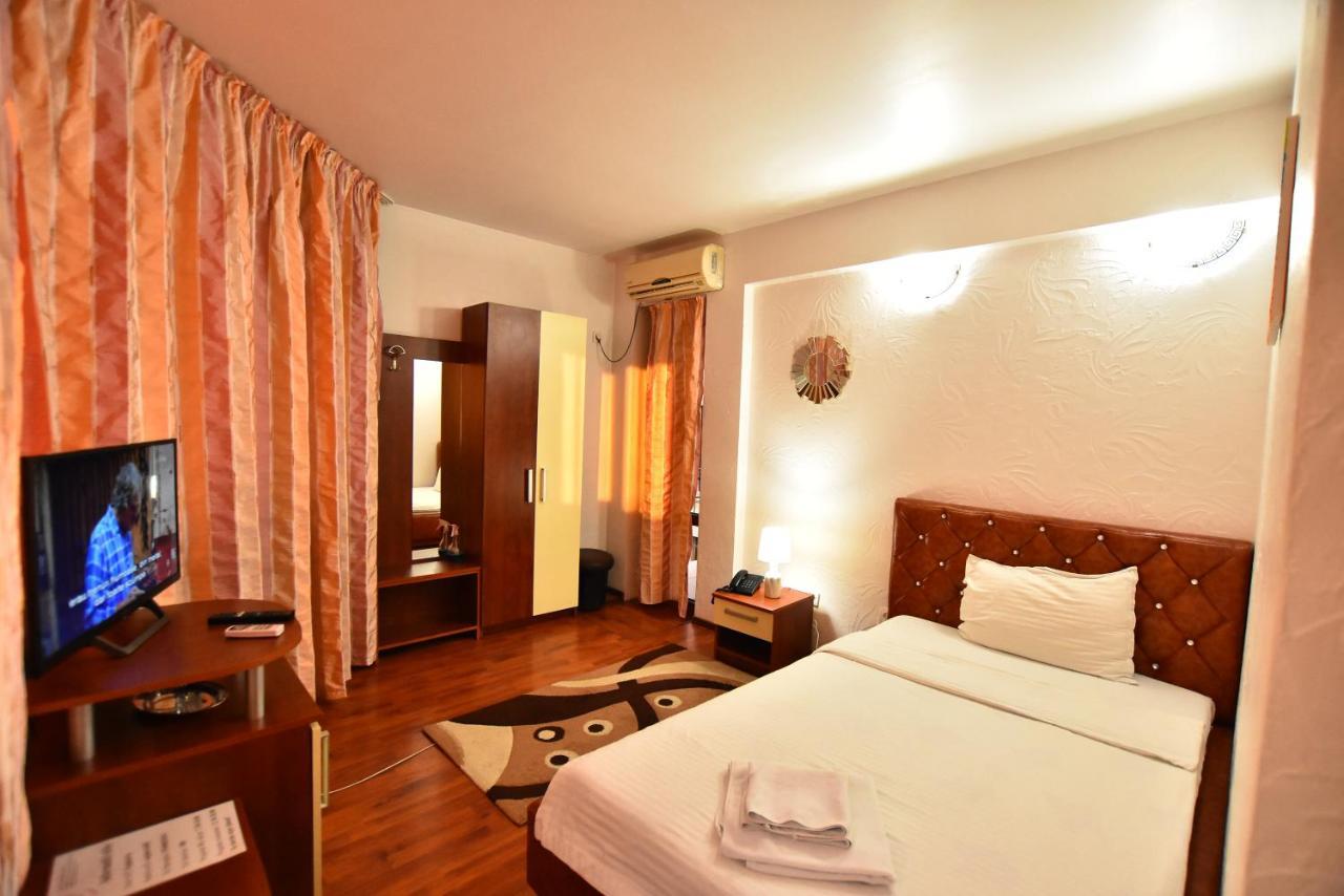 Hotel Euphoria Craiova Exteriör bild