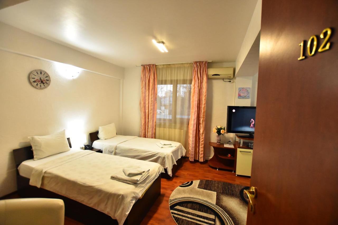 Hotel Euphoria Craiova Exteriör bild