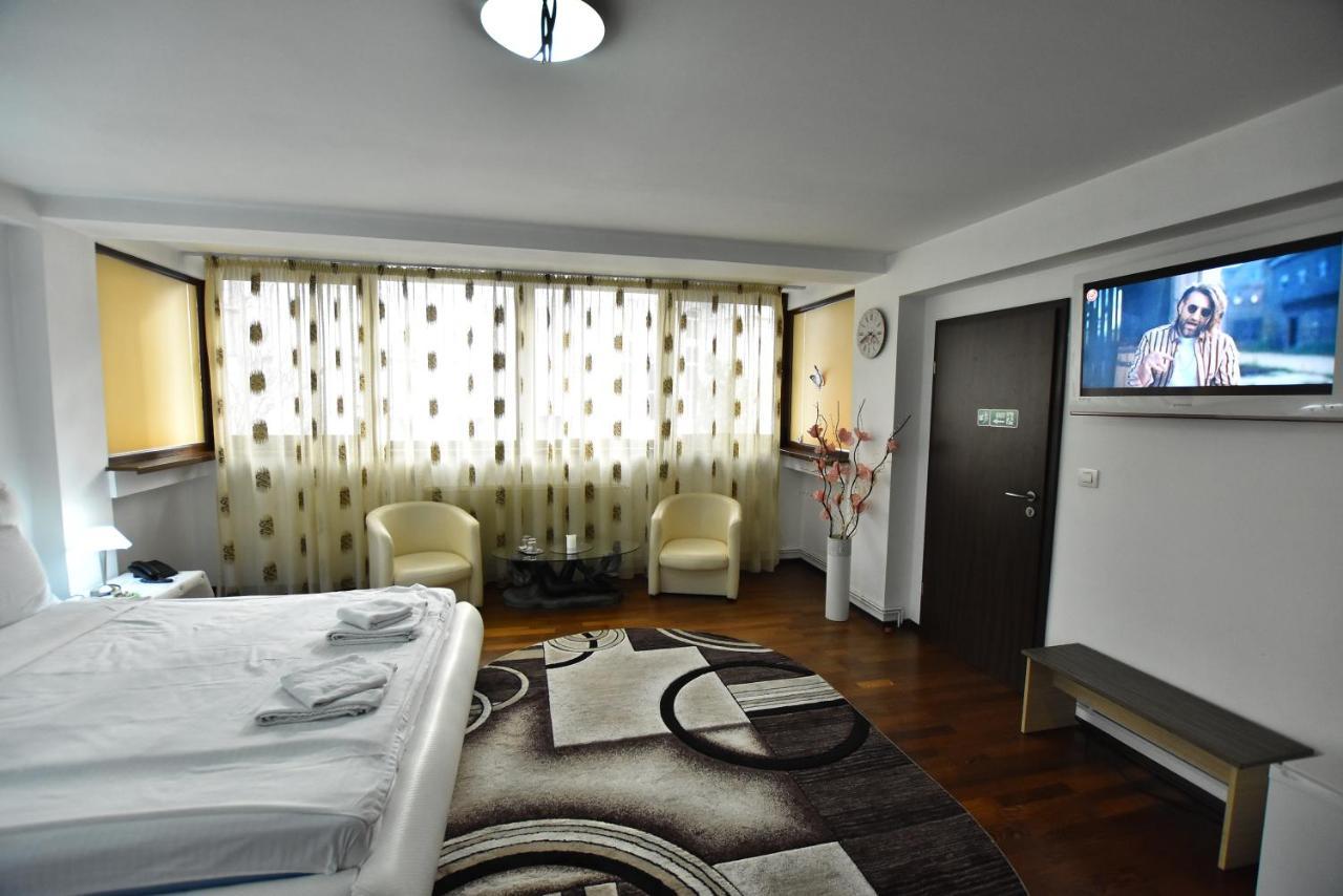 Hotel Euphoria Craiova Exteriör bild