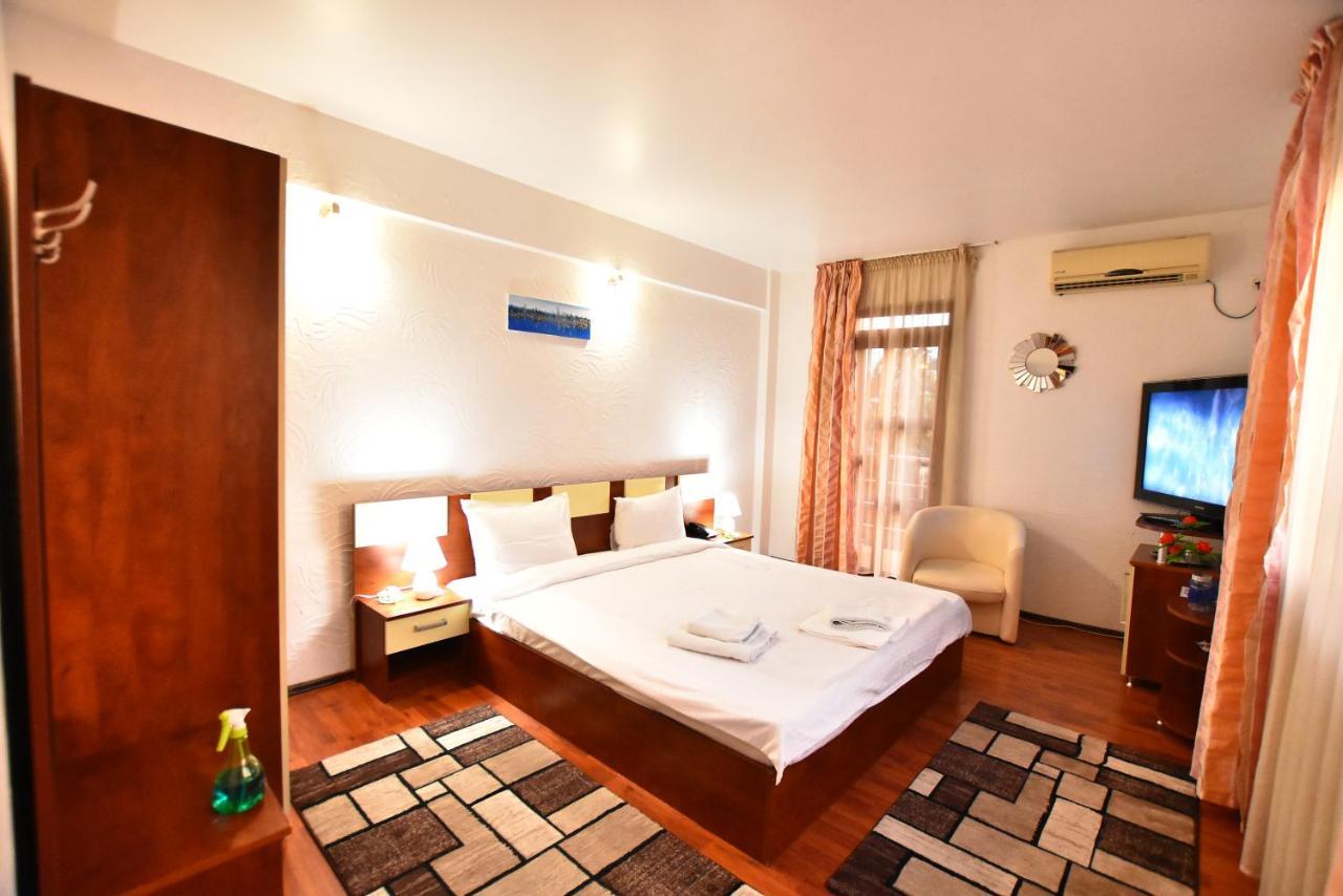 Hotel Euphoria Craiova Exteriör bild