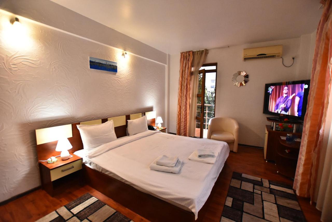Hotel Euphoria Craiova Exteriör bild