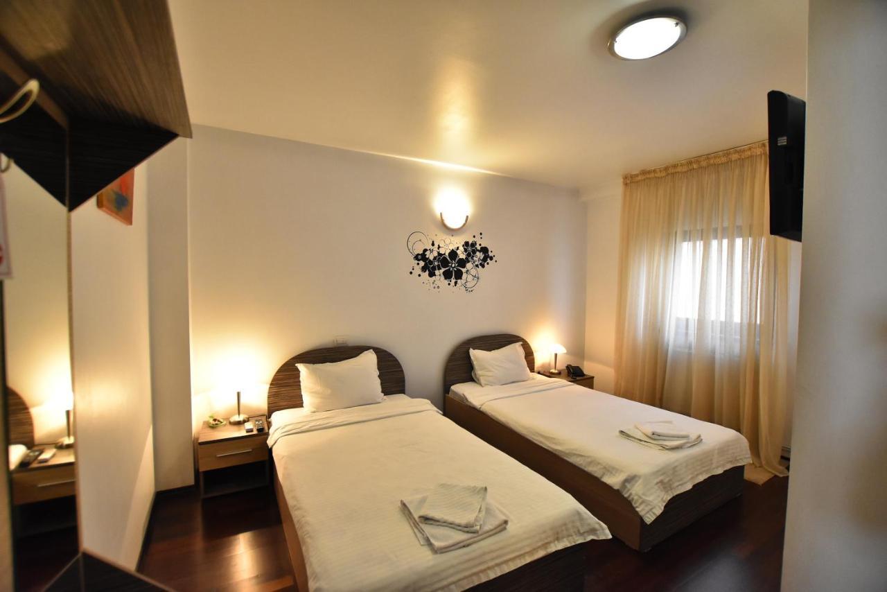 Hotel Euphoria Craiova Exteriör bild