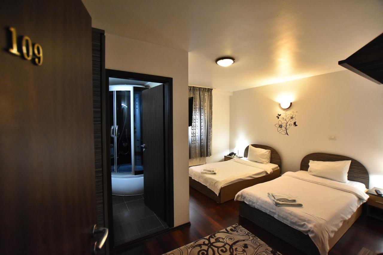 Hotel Euphoria Craiova Exteriör bild