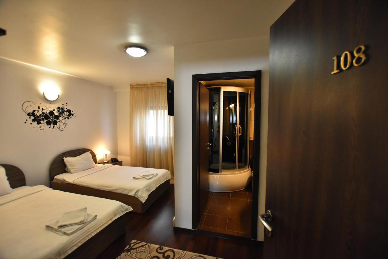 Hotel Euphoria Craiova Exteriör bild