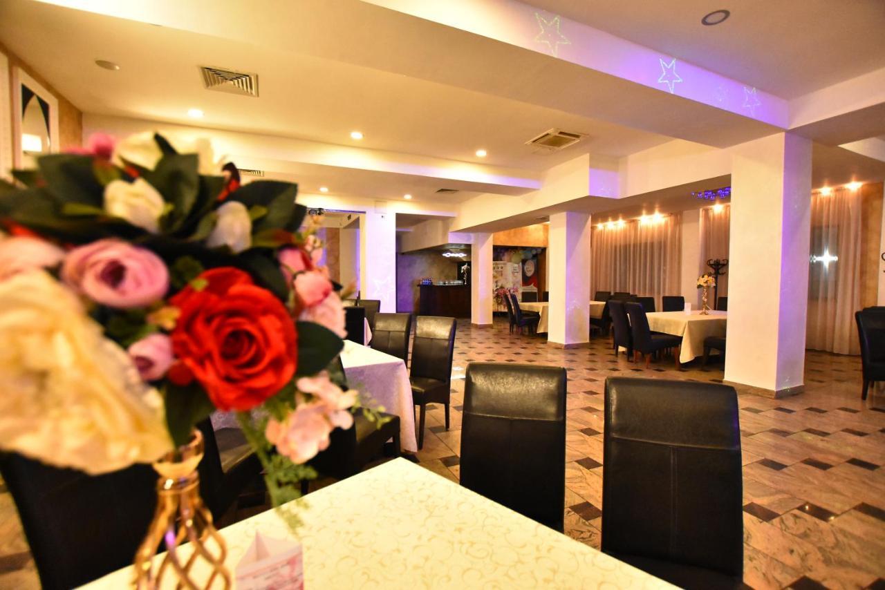 Hotel Euphoria Craiova Exteriör bild