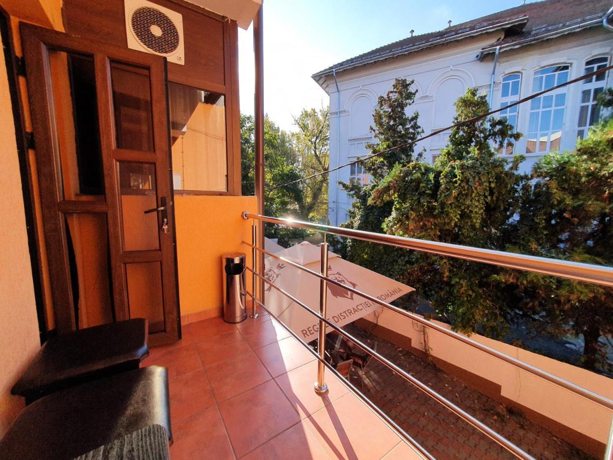 Hotel Euphoria Craiova Exteriör bild