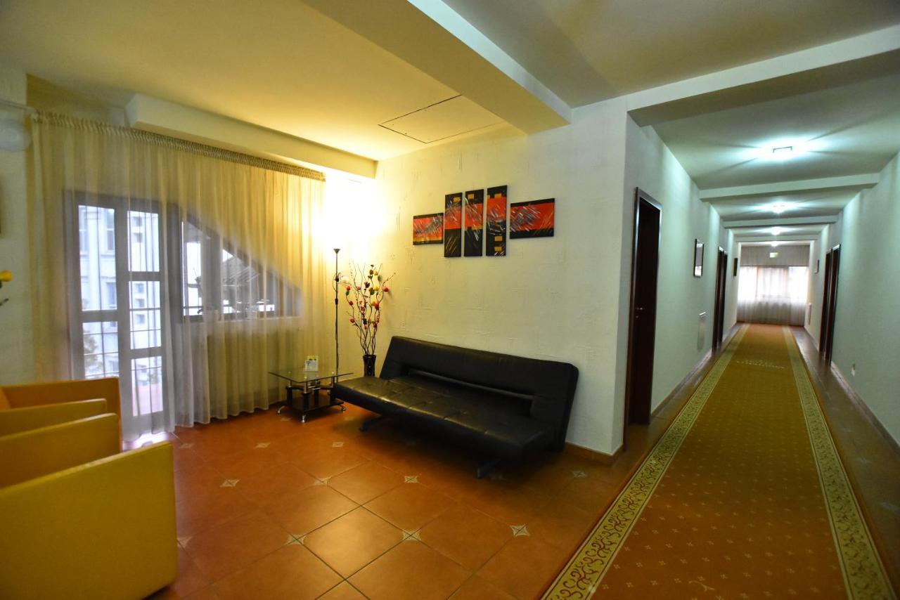 Hotel Euphoria Craiova Exteriör bild