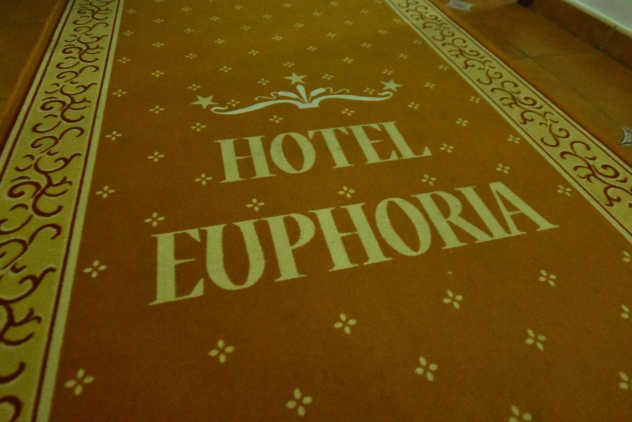 Hotel Euphoria Craiova Exteriör bild