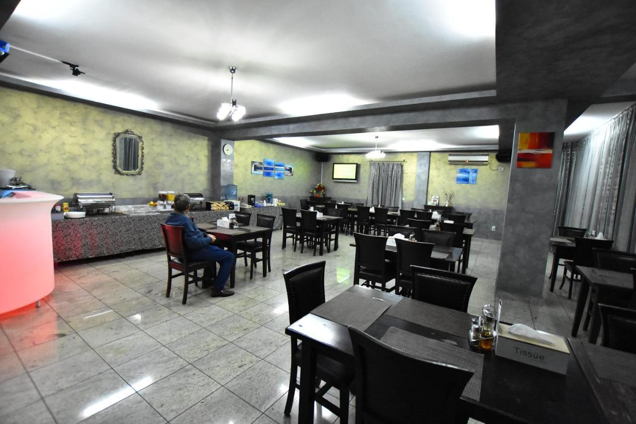 Hotel Euphoria Craiova Exteriör bild
