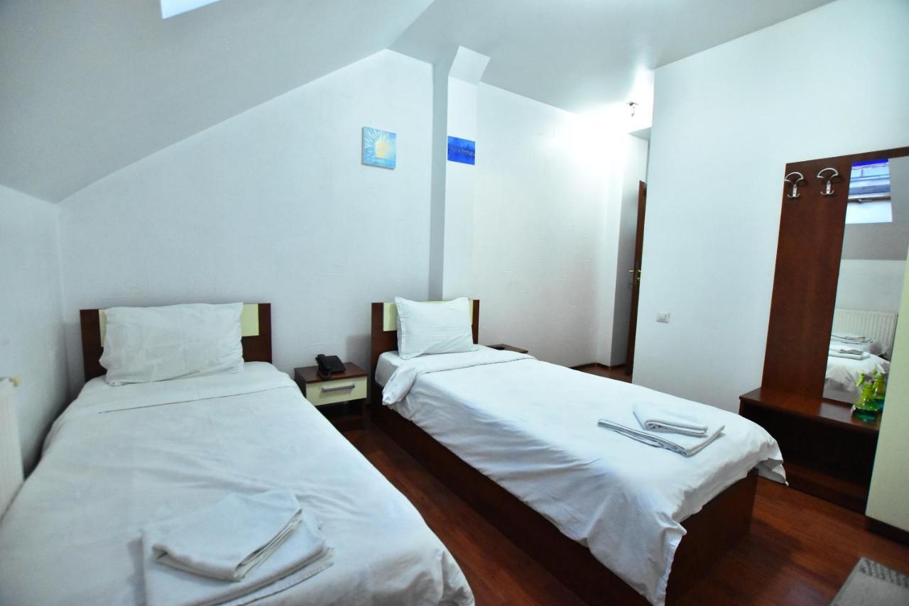 Hotel Euphoria Craiova Exteriör bild