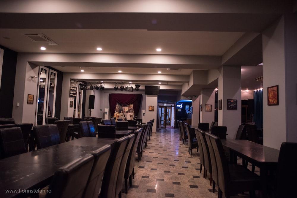 Hotel Euphoria Craiova Exteriör bild