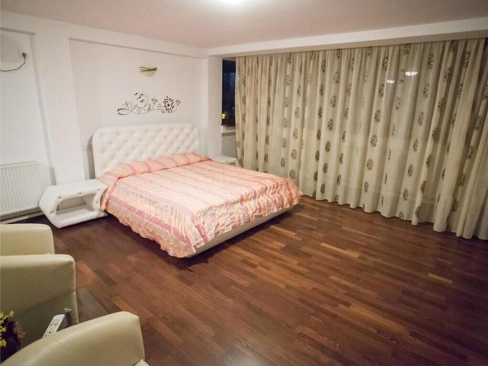 Hotel Euphoria Craiova Exteriör bild